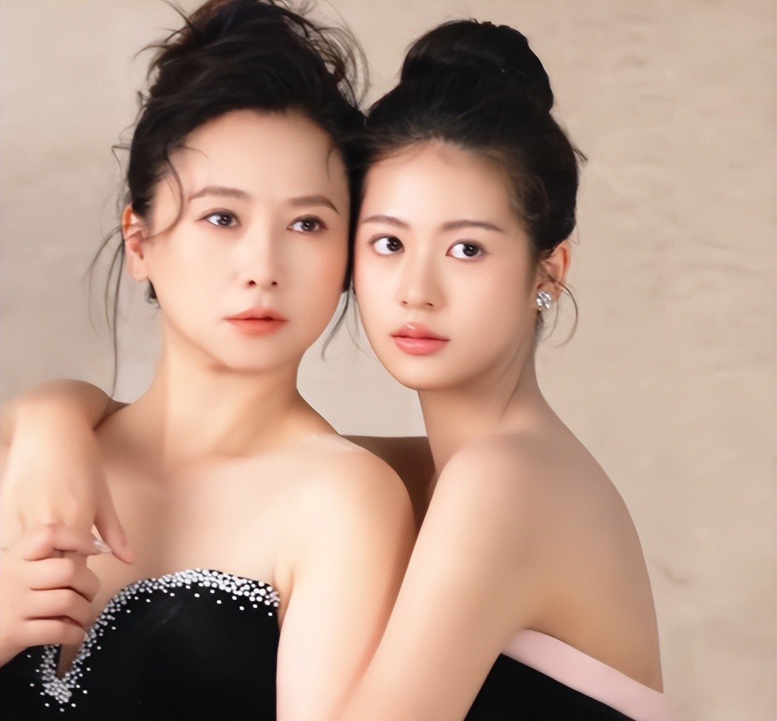 她父母是清华教授，她本人因拍三级片被前夫家暴，从风光女神到温柔慈母的重生之旅 第2张
