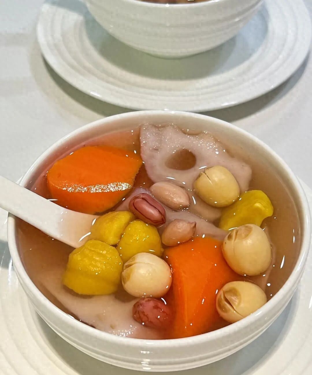 秋天喝汤有讲究，这碗莲藕板栗素汤让全家暖胃又暖心 个人关注 第1张